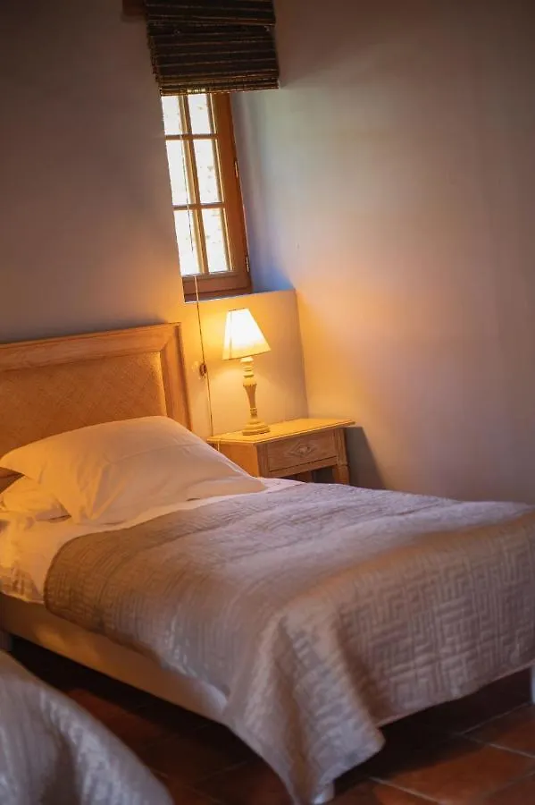 Le Vieux Moulin De Jouques Bed & Breakfast 0*,