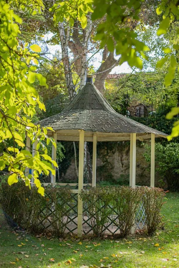 Le Vieux Moulin De Jouques Bed & Breakfast