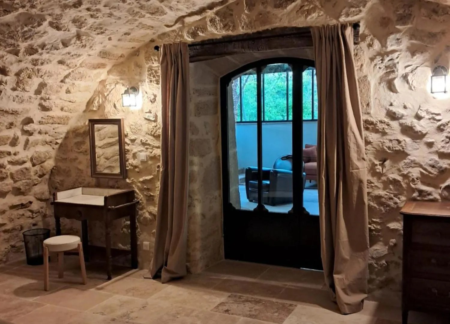 Le Vieux Moulin De Jouques Bed & Breakfast