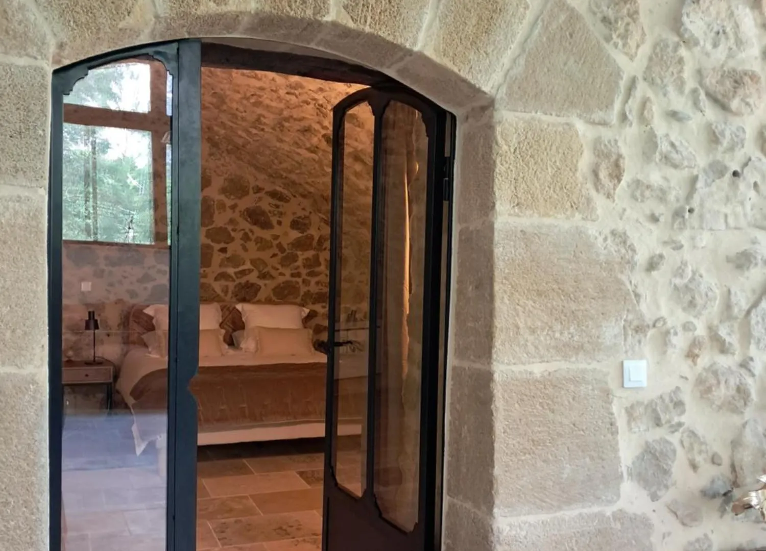 Le Vieux Moulin De Jouques Bed & Breakfast