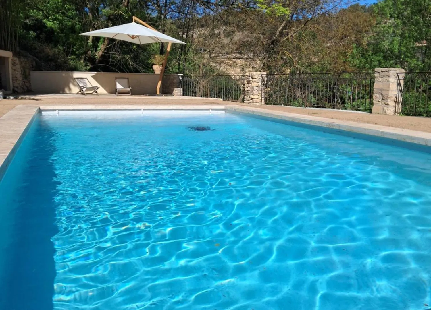 Le Vieux Moulin De Jouques Bed & Breakfast
