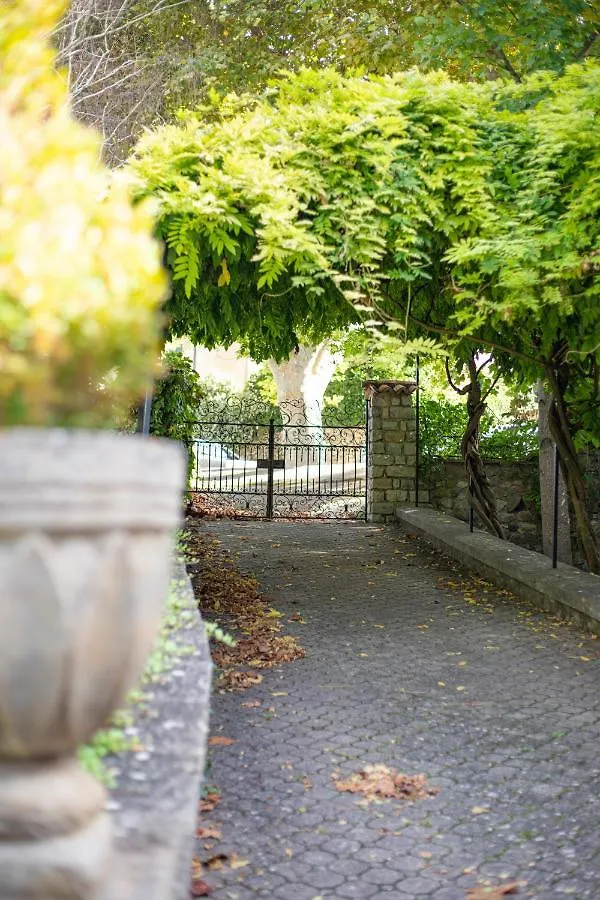 Le Vieux Moulin De Jouques Bed & Breakfast