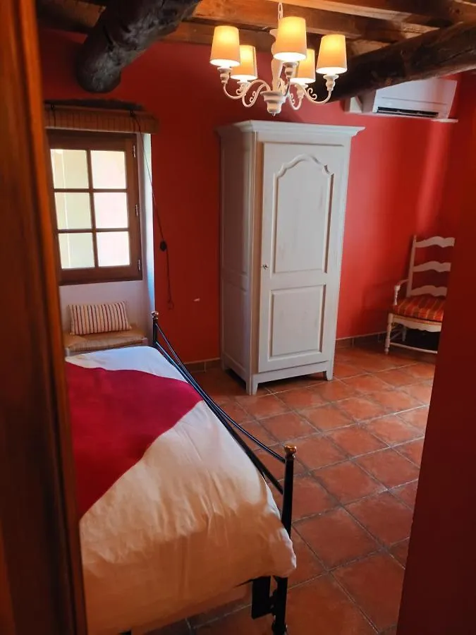 Le Vieux Moulin De Jouques Bed & Breakfast 0*,